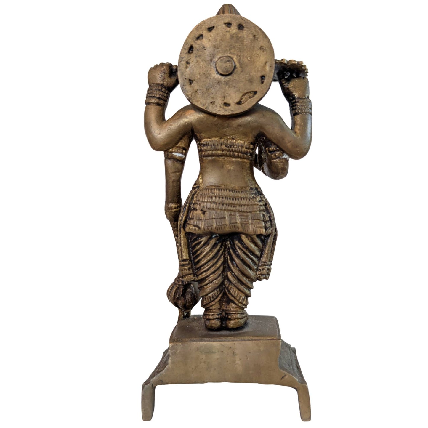 Rückansicht einer massiven, gegossenen südindischen Vishnu-Statue auf einem Lotussockel.
