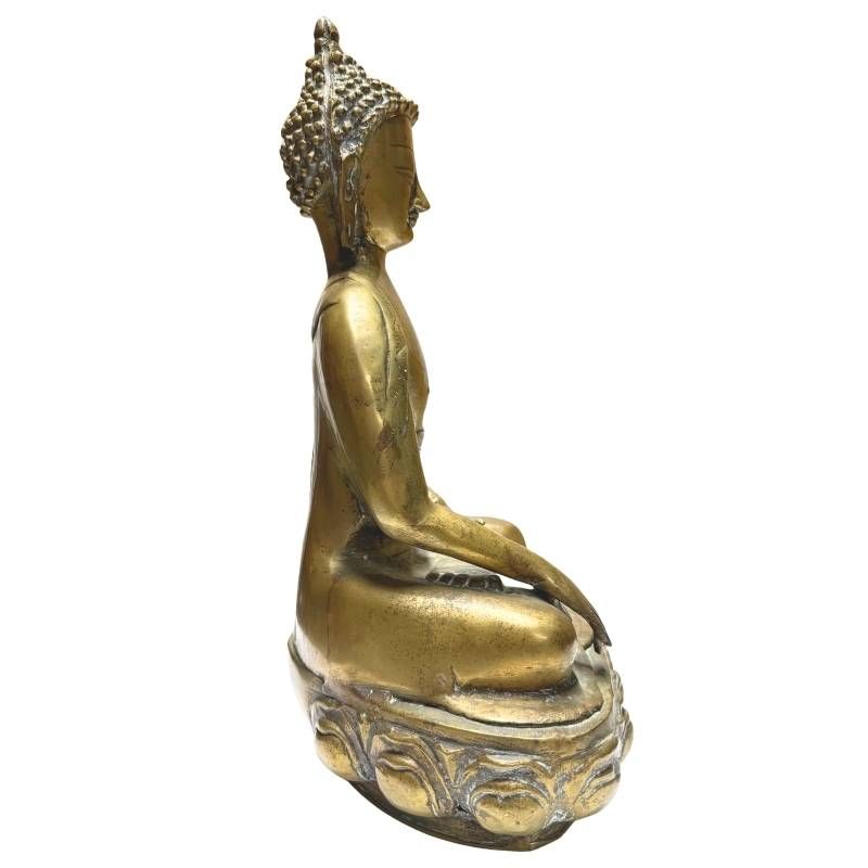 Antiker, feuervergoldeter Buddha auf einem Lotusthron mit traditionellem Aussehen