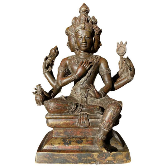 Feuervergoldete Brahma-Statue aus Bronze mit vier Gesichtern und sechs Armen, sitzend auf einem Sockel