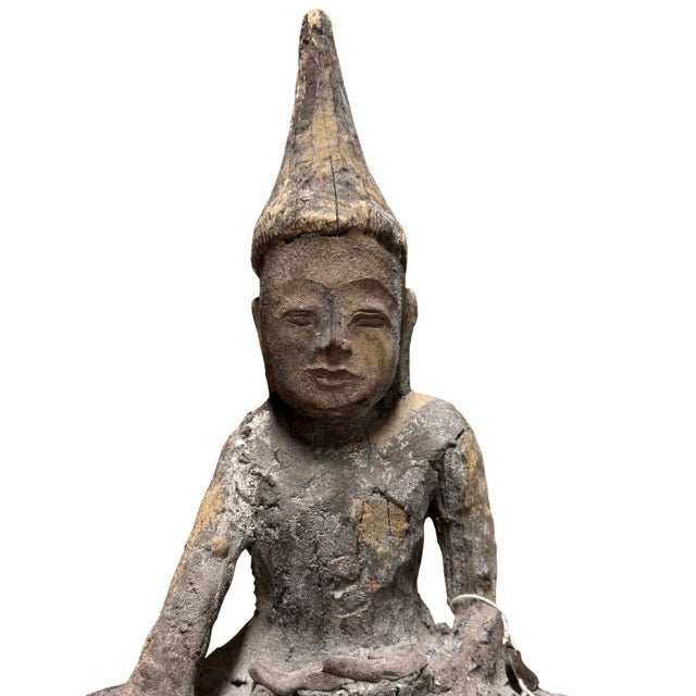 Wabi-Sabi-Buddha-Statue aus Myanmar mit verwitterter Schönheit und spiritueller Bedeutung