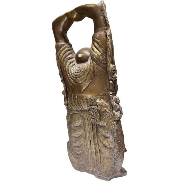 Budai-Statue mit einer warmen braun-goldenen Patina.