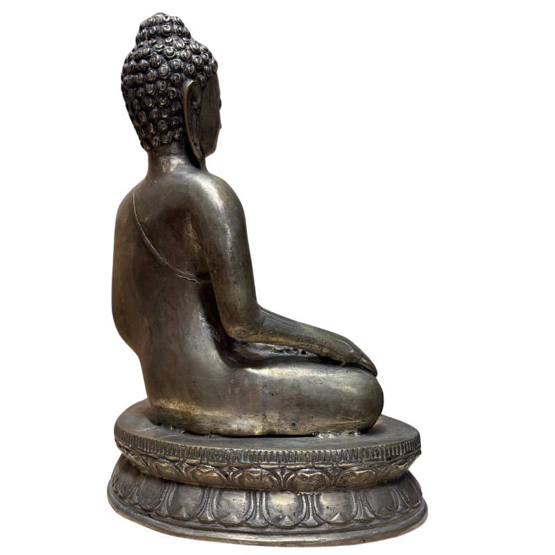 Seitenansicht einer versilberten Tempelstatue aus Messing mit historischer Patina, Transhimalaya.