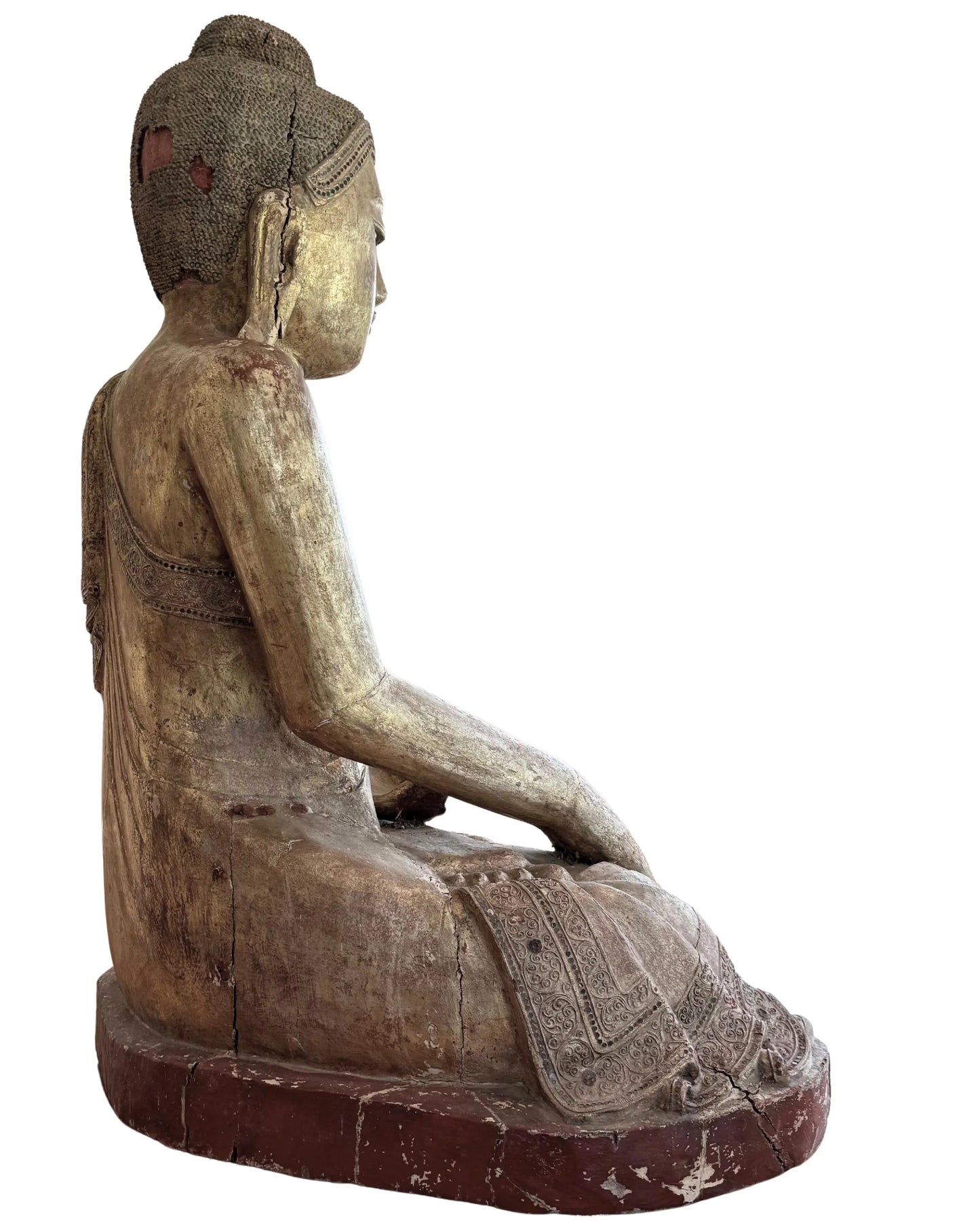 Sitzender Buddha, antike burmesische Altarstatue aus Holz mit Patina
