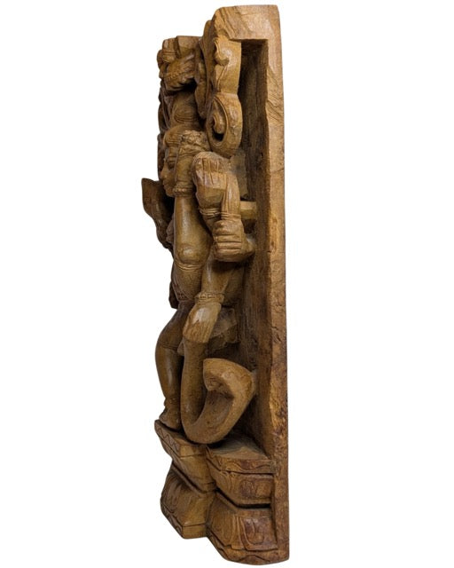 Südindisches hölzernes Tempelrelief von Shiva Nataraja