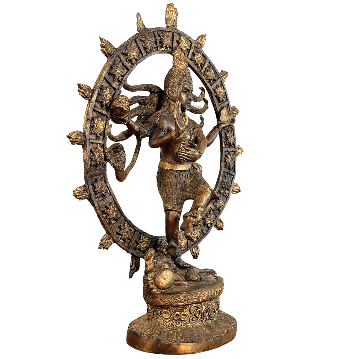 Dreiviertelansicht von vorn des tanzenden Nataraja im Flammenkranz