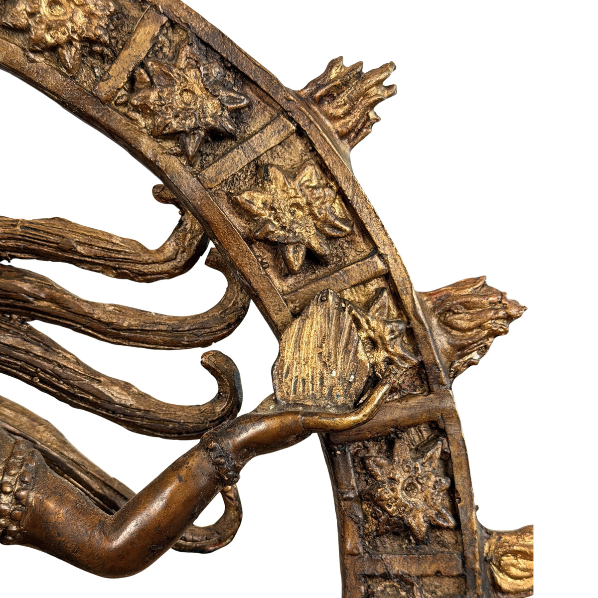 Obere Hand mit der Flamme am Flammenkranz, Detail