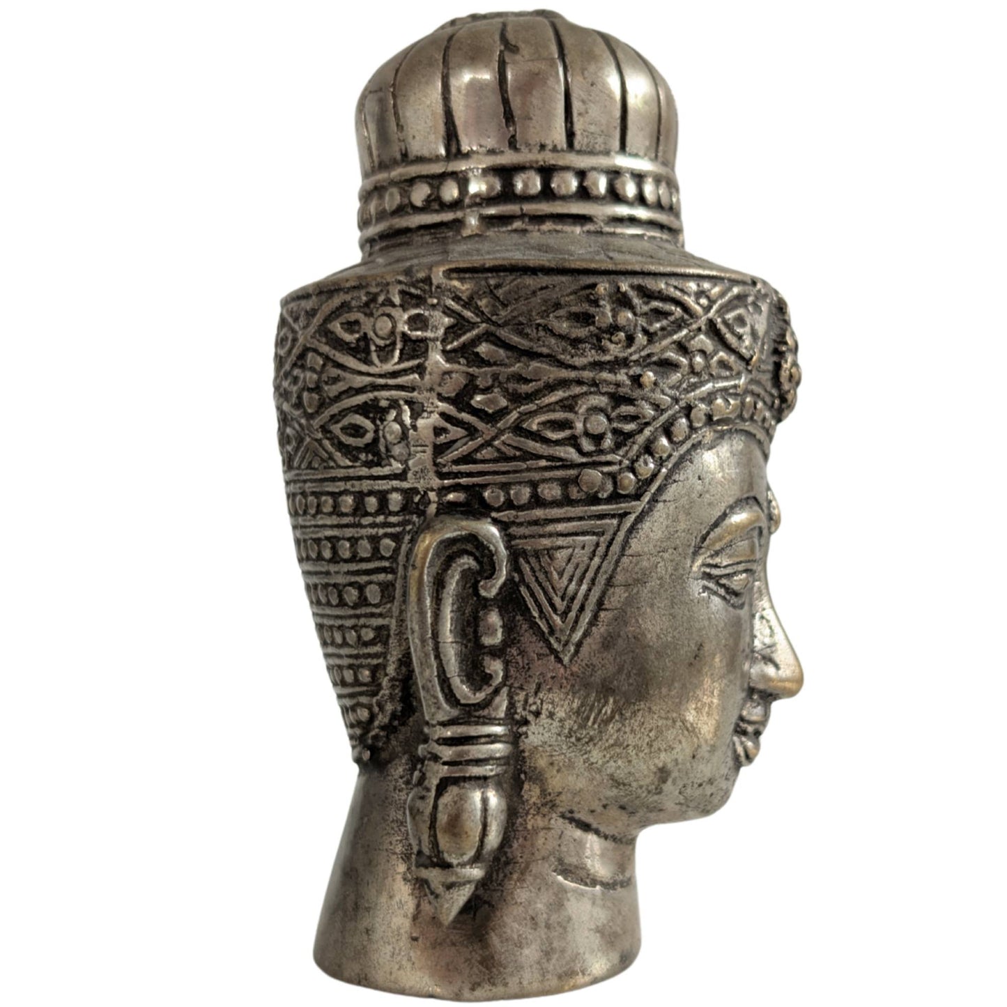 Kompakter, aber beeindruckend schwerer Bronzekopf, 10 cm hoch.
